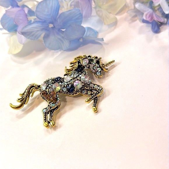 Beautiful jeweled unicorn brooch! - Picture 4 of 5